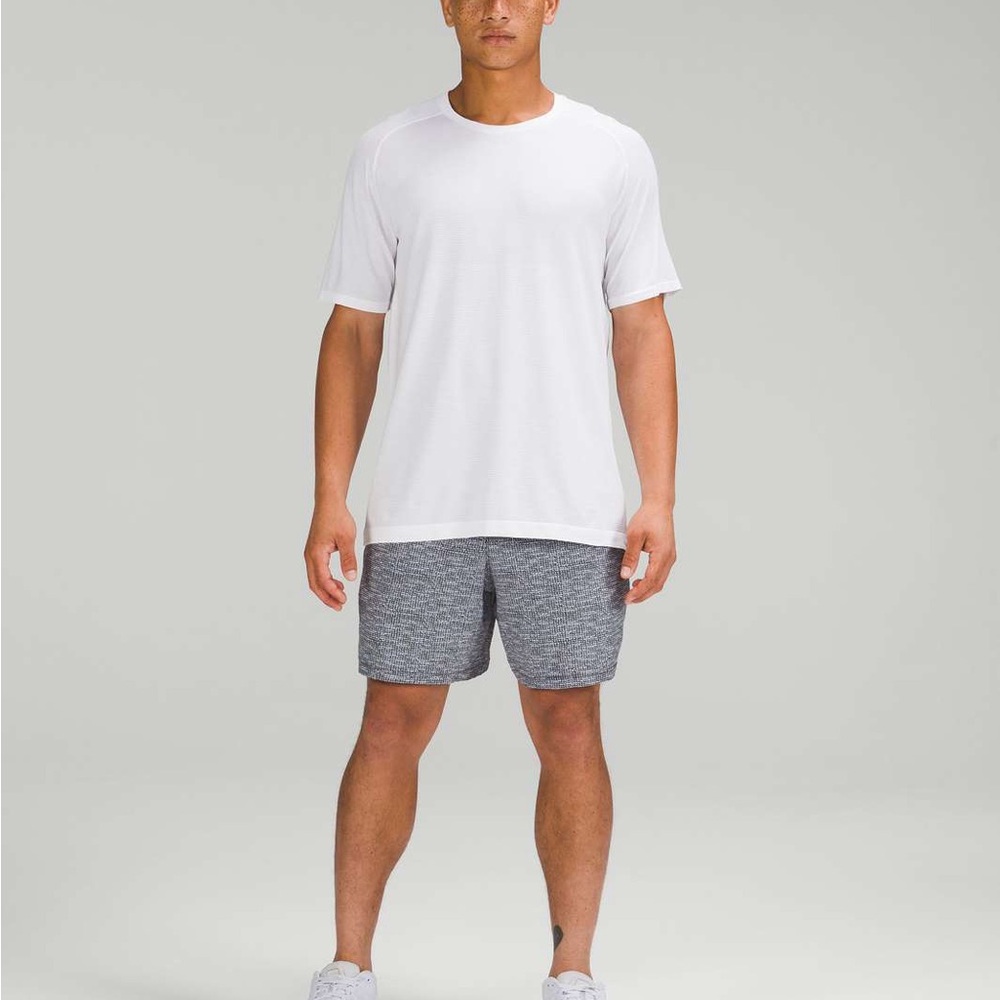 Lululemon Pace Breaker Linerless Short 7" size medium